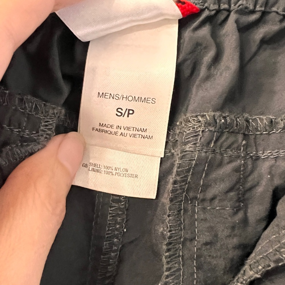 The North Face Men's Dark Gray Cargo Pants Zip- off Convertible Pants - Picture 8 of 13